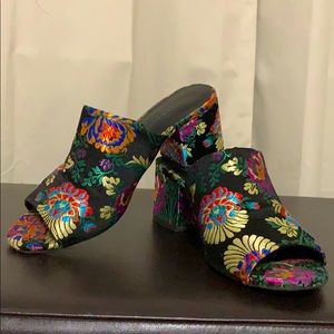 gorgeous pair of Christian Siriano heels